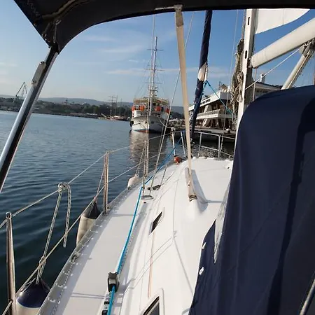 Botel Birdy Oceanis 331 Varna