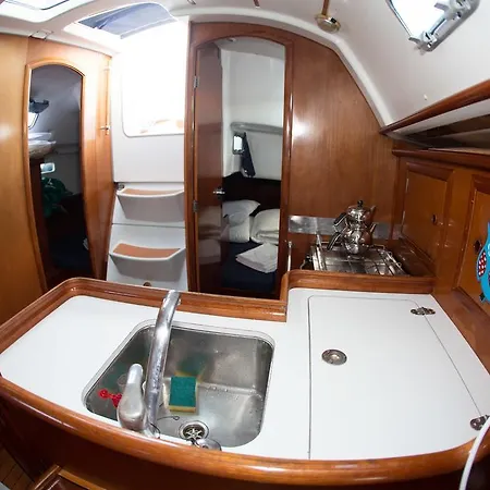 Birdy Oceanis 331 Botel Varna