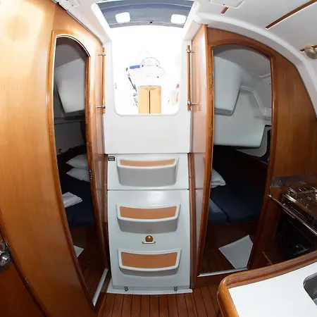 Botel Birdy Oceanis 331