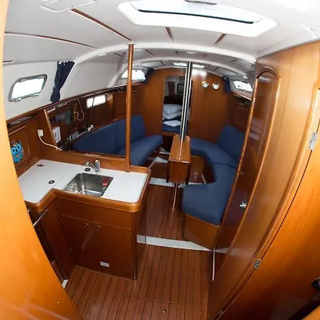 Botel Birdy Oceanis 331